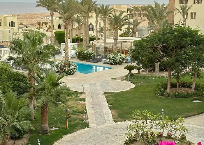 Azzurra Sahl Hasheesh *